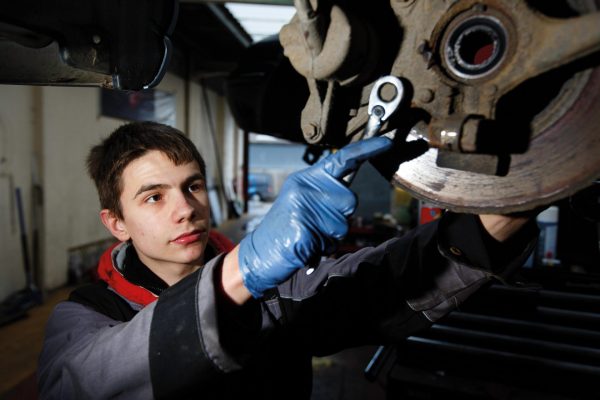 Motor Vehicle Service and Maintenance Technician Apprenticeship – Light Vehicle